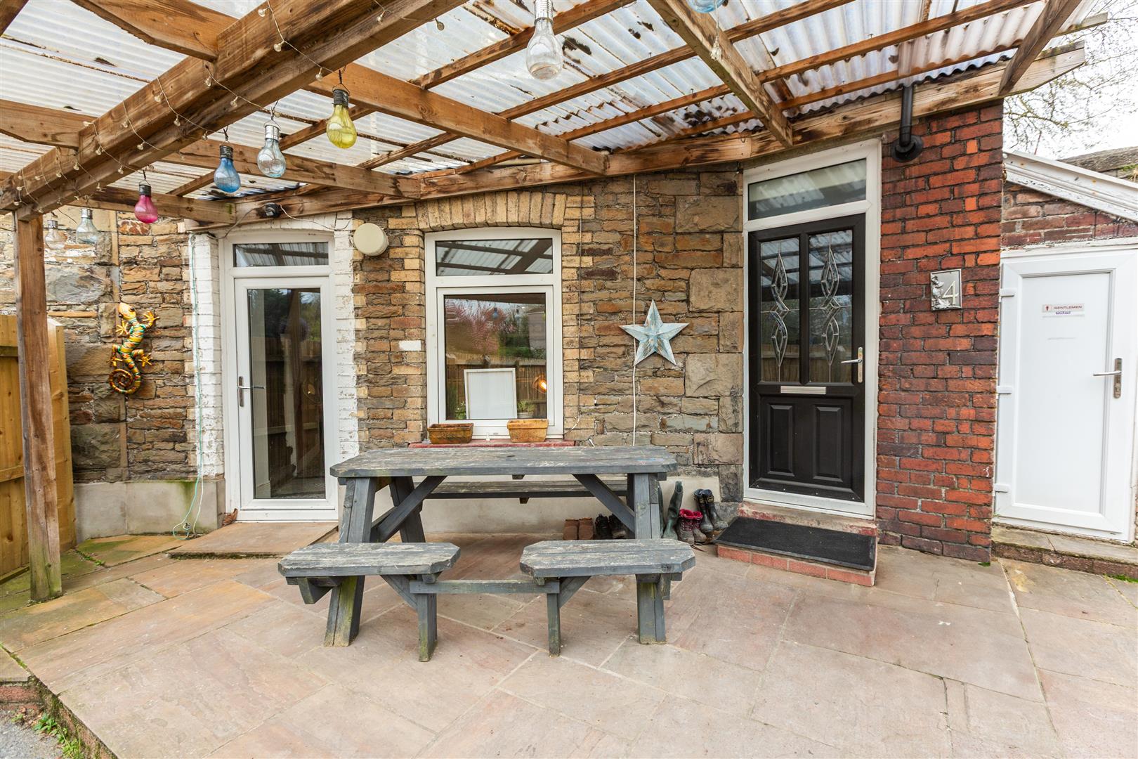 Hebron Road, Clydach, Swansea, SA6 5EJ